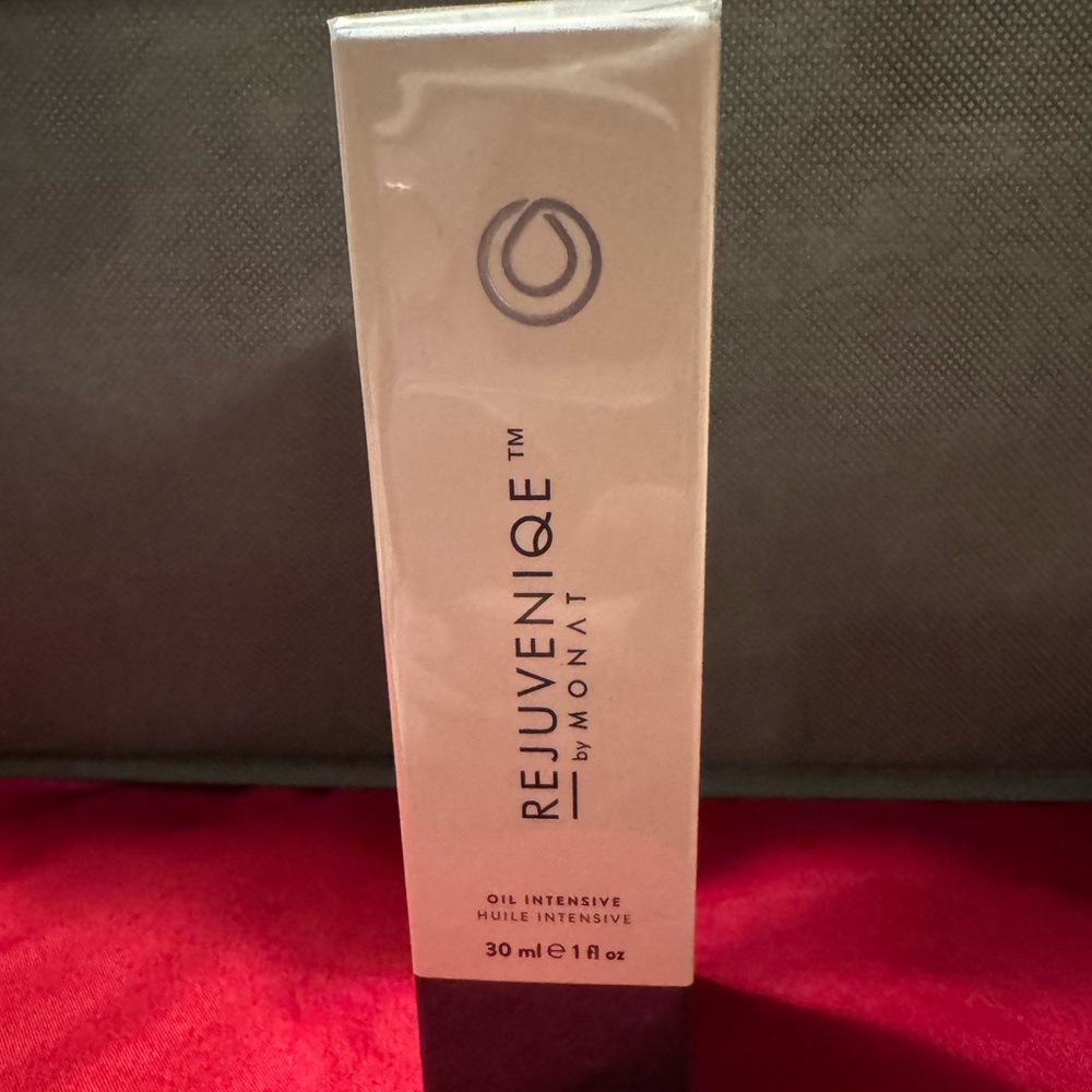 Monat REJUVENIQE Oil